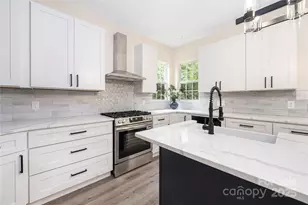 402 Sardis Rd N, Charlotte, NC 28270 - Photo 2