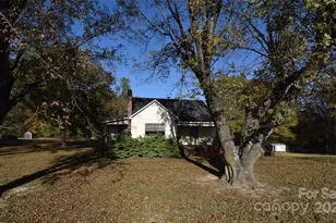 810 Neal Hawkins Rd, Gastonia, NC 28056 - Photo 2