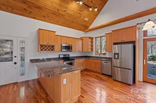 905 Old Fiddle Rd, Waynesville, NC 28786 - Photo 8