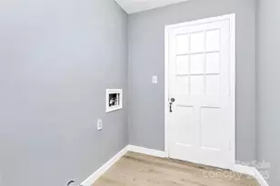 7118 April Ridge Ln, Charlotte, NC 28215 - Photo 14