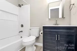 7118 April Ridge Ln, Charlotte, NC 28215 - Photo 10