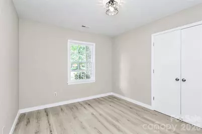 7118 April Ridge Lane, Charlotte, NC 28215 - Photo 8