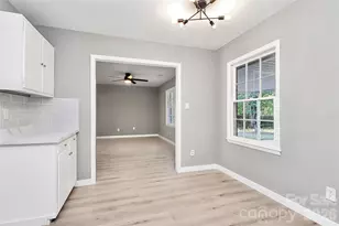 7118 April Ridge Ln, Charlotte, NC 28215 - Photo 10