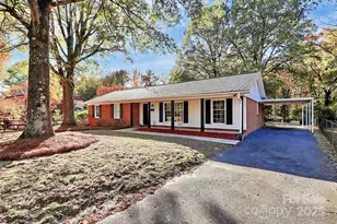 7118 April Ridge Ln, Charlotte, NC 28215 - Photo 2