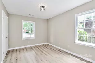 7118 April Ridge Ln, Charlotte, NC 28215 - Photo 8