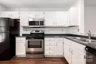 9204 Four Mile Crk Rd, Charlotte, NC 28277 - Photo 4