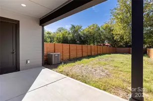 315 E Peterson Dr, Charlotte, NC 28217 - Photo 8