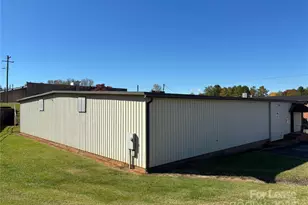 618 N Carolina Ave, Maiden, NC 28650 - Photo 1