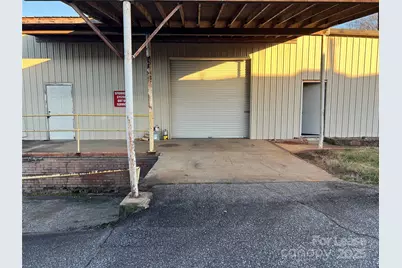 618 N Carolina Avenue, Maiden, NC 28650 - Photo 2