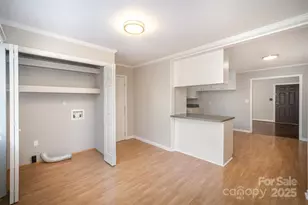 319 Scaleybark Dr, Charlotte, NC 28209 - Photo 10