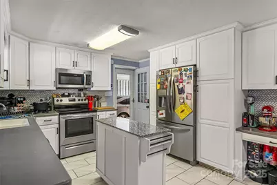 304 Parlier Avenue NE, Conover, NC 28613 - Photo 10