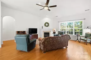 912 Gold Finch Cir, Fort Mill, SC 29715 - Photo 8