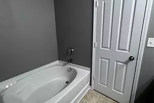 8719 Oak Dr NE, Charlotte, NC 28269 - Photo 18