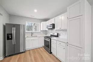 2545 Stockbridge Dr, Charlotte, NC 28210 - Photo 6