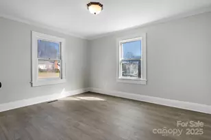 204 22nd Ave NE, Hickory, NC 28601 - Photo 12