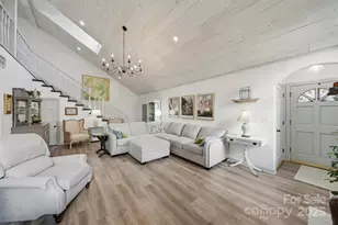 1042 1st St NE, Hickory, NC 28601 - Photo 6