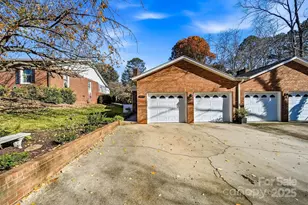 1042 1st St NE, Hickory, NC 28601 - Photo 34