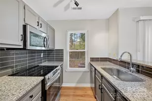 6407 Windsor Gate Ln, Charlotte, NC 28215 - Photo 1