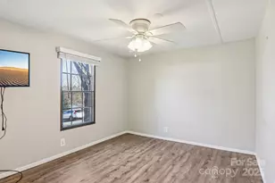 302 Meadowbrook Ct, Hendersonville, NC 28792 - Photo 22