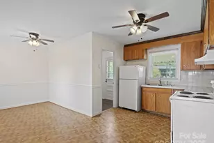 325 Prince Charles St, Charlotte, NC 28213 - Photo 8