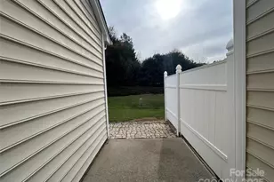 8649 Brookings Dr, Charlotte, NC 28269 - Photo 28