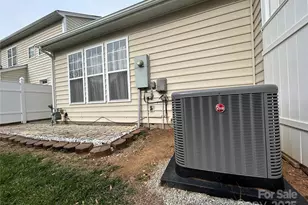 8649 Brookings Dr, Charlotte, NC 28269 - Photo 32