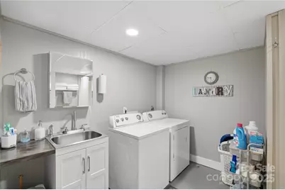 5979 Gold Creek Estate Drive, Hickory, NC 28601 - Photo 32