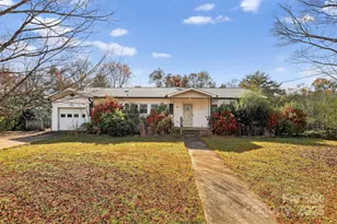 396 S Peak St, Columbus, NC 28722 - Photo 1