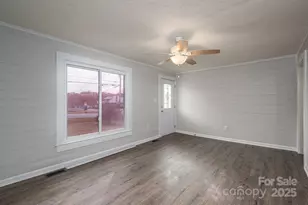 724 S Madison St, Lincolnton, NC 28092 - Photo 12