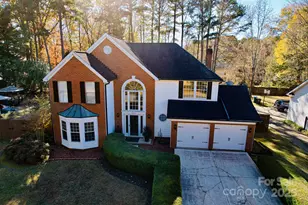 12112 Woodbend Dr, Matthews, NC 28105 - Photo 2