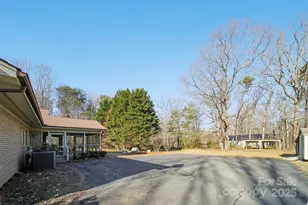 1015 Elizabeth Dr, Dallas, NC 28034 - Photo 4