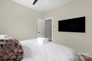 203 Grandin Rd, Charlotte, NC 28208 - Photo 16