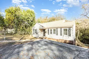 2446 Columbus Cir, Charlotte, NC 28208 - Photo 4