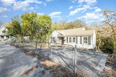 2446 Columbus Circle, Charlotte, NC 28208 - Photo 2