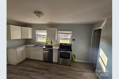 705 Cleveland Avenue, Kings Mountain, NC 28086 - Photo 6