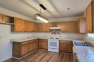 5320 Peach Pl Ln, Charlotte, NC 28216 - Photo 2