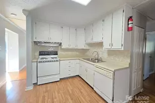 910 Holly Dr, Gastonia, NC 28054 - Photo 2