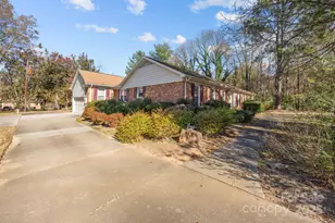 4423 Bob White Ct, Charlotte, NC 28213 - Photo 2
