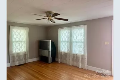 2219 6th Avenue NW, Hickory, NC 28601 - Photo 4