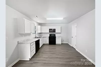 324 Valerie Drive, Lincolnton, NC 28092 - Photo 2