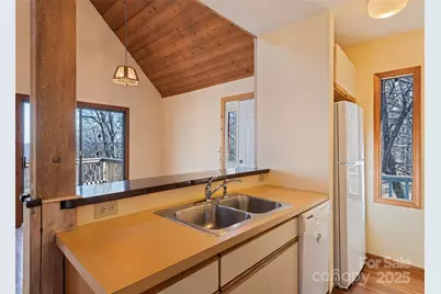 1350 Davis Mountain Road, Hendersonville, NC 28739 - Photo 20