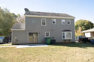 2219 Heather Glen Ln, Charlotte, NC 28208 - Photo 2