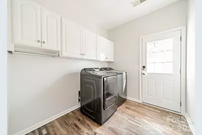 18426 W Catawba Avenue, Cornelius, NC 28031 - Photo 2