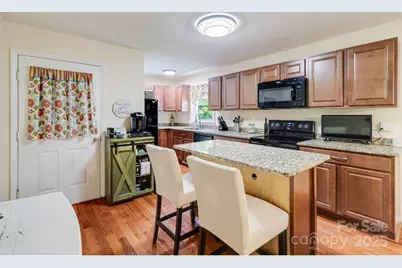 1059 Fairway Drive, Newton, NC 28658 - Photo 6