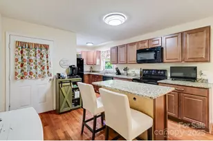 1059 Fairway Dr, Newton, NC 28658 - Photo 6