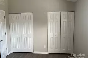 6075 Cougar Ln, Charlotte, NC 28269 - Photo 12