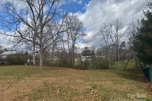 25 Highland St, Weaverville, NC 28787 - Photo 4