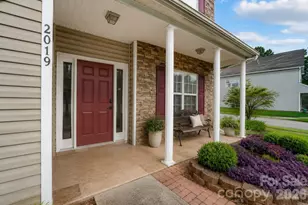 2019 Aberglen Dr, Charlotte, NC 28262 - Photo 2