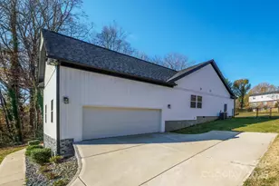 915 Brookwood Ct, Statesville, NC 28677 - Photo 4