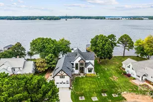 8250 Peninsula Ln, Sherrills Ford, NC 28673 - Photo 2